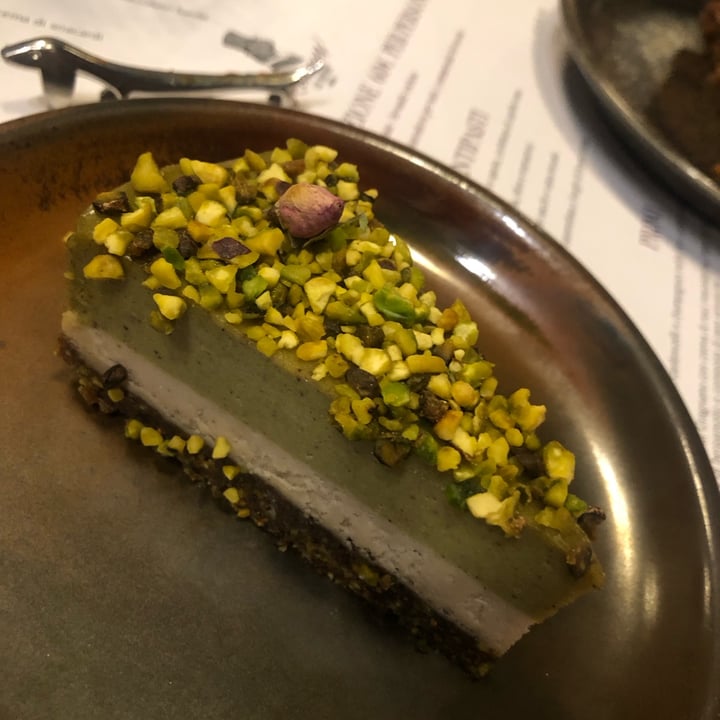 photo of Romeow Cat Bistrot Raw cake pistacchio e vaniglia shared by @violettaplantbased on  24 Dec 2022 - review