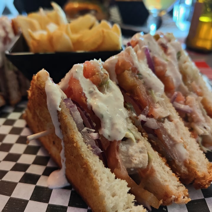photo of DC Burguer 2.0 Sandwich Missouri Vegan shared by @emedemo on  12 Feb 2023 - review