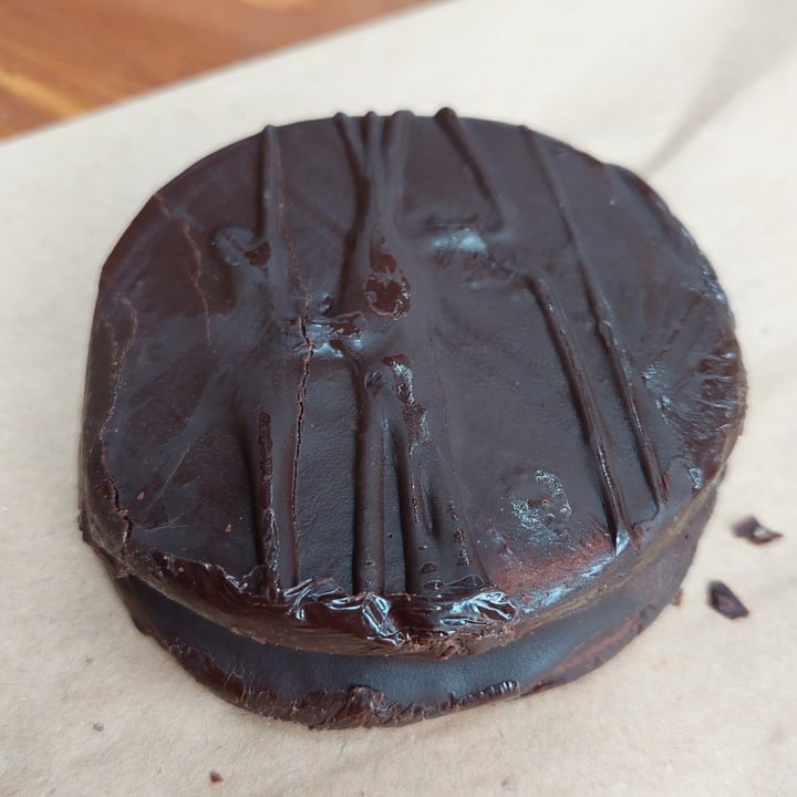 photo of Grata Cafe Alfajor Total Black shared by @fermin on  03 Apr 2023 - review