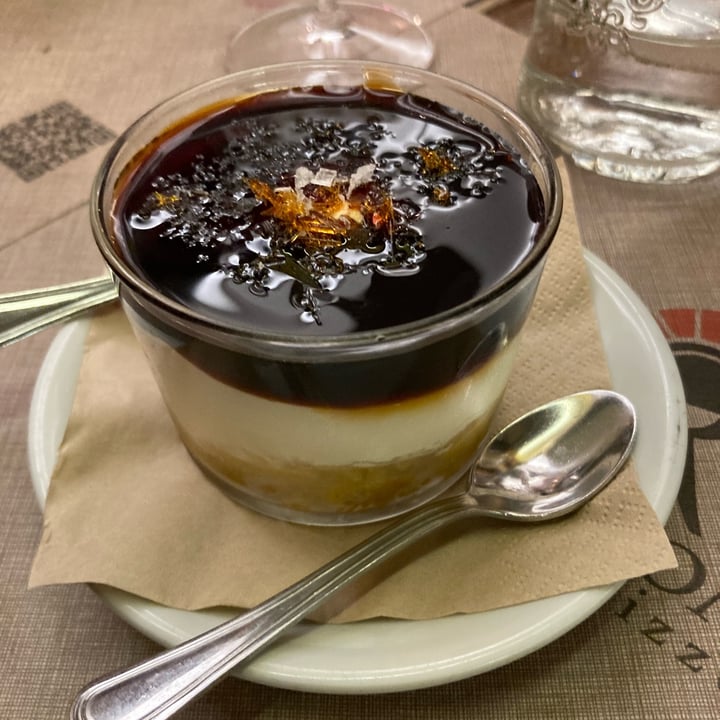 photo of Rifugio Romano cheesecake al caramello shared by @flasol on  17 Jun 2023 - review
