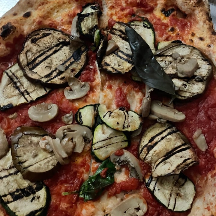 photo of Fratelli la Bufala pizza vegana shared by @frasabb on  10 Jan 2023 - review