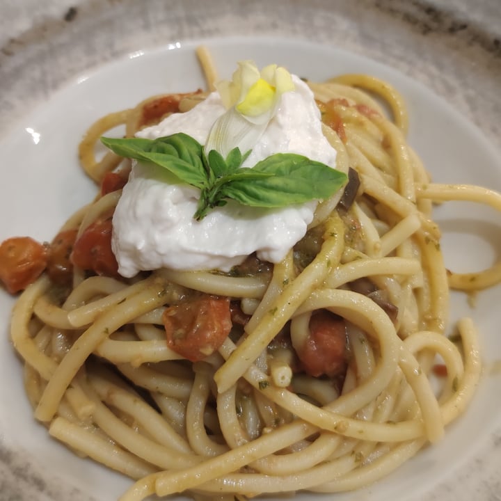 photo of ...IDEM CON PATATE spaghettoni alla chitarra con pomodorini olive es stracciatella di mandorle shared by @ninan on  06 Aug 2023 - review