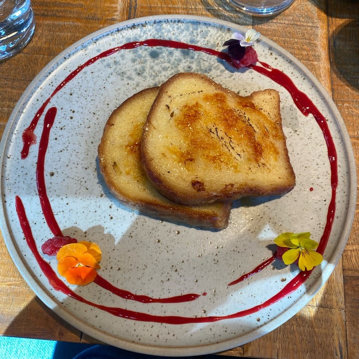 photo of mallow Crème Brûlée Vegan French Toast With Vanilla Cream And Raspberry Purée shared by @lucafero on  14 May 2023 - review