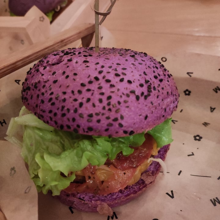 photo of Flower Burger Cherry Bomb shared by @triglifafalelotosus on  26 Jan 2023 - review