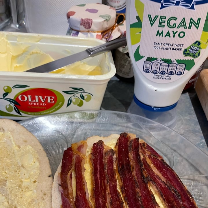 photo of Hellmann’s Vegan Mayo (squeezy bottle) shared by @gigidivine on  04 Feb 2023 - review