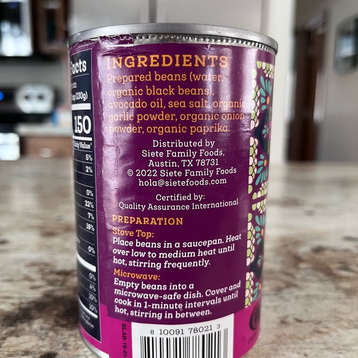 photo of Siete Family Foods Vegan Refried Black Beans shared by @dianna on  28 Mar 2023 - review
