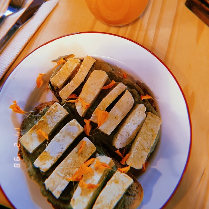 photo of Casamonte Tostadas de pan de masa madre con palta y tofu shared by @eve97lyn on  15 Feb 2023 - review