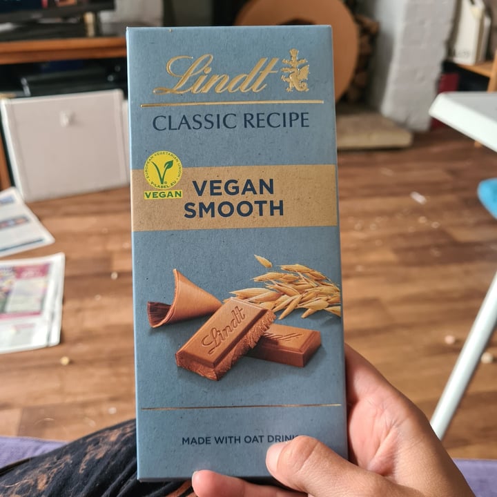 photo of Lindt Chocolate Vegano Classic shared by @jasminearchie on  11 Jul 2023 - review