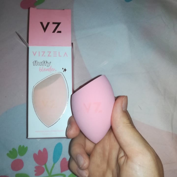 photo of Vizzela Cosméticos esponja para maquiagem fluffy blender shared by @abluebird on  03 Jul 2023 - review