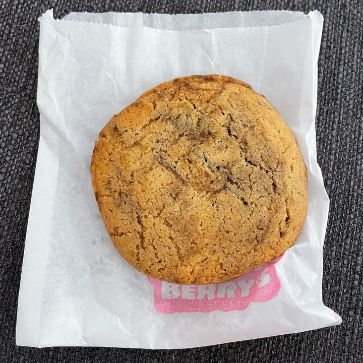 photo of Little Jo Berry's Bakery Lemon Earl Gray Whoopie Pie shared by @laurjc on  24 Jun 2023 - review