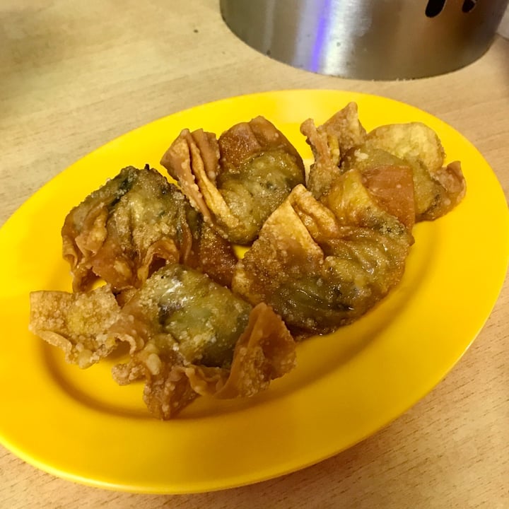 photo of Bodhi Deli 菩提斋 Fried dumplings shared by @ziggyradiobear on  21 May 2023 - review