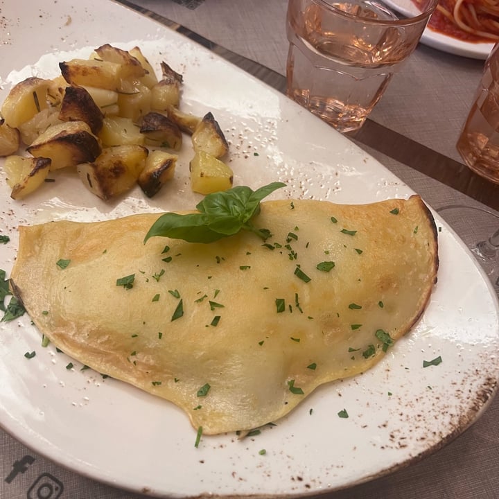 photo of Rifugio Romano Omelette di ceci al "prosciutto" shared by @letusbeheroes on  22 Jun 2023 - review