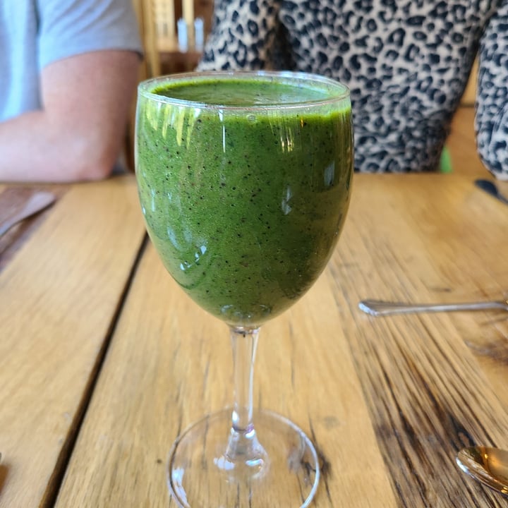 photo of Ravens Restaurant Green Smoothie shared by @sofihuasteca on  01 Aug 2023 - review