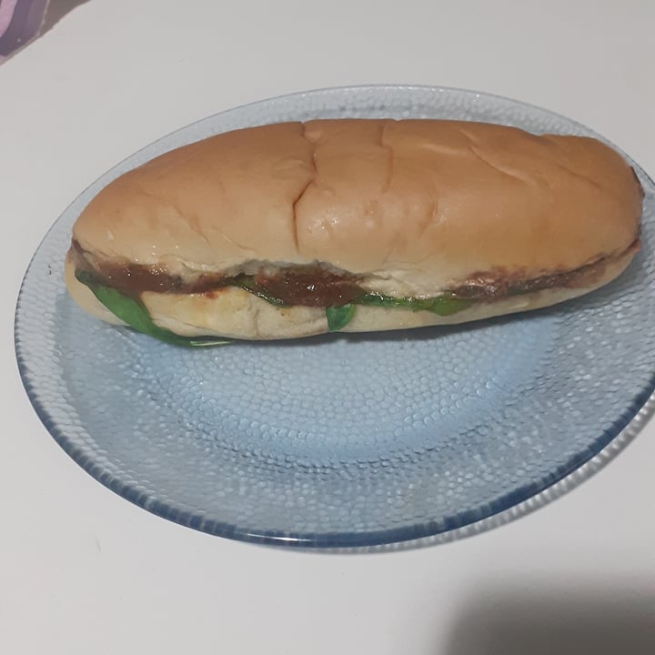 photo of Veganeria de Luro Sandwich De Seitan A La Barbacoa shared by @kevincordoba93 on  09 May 2023 - review