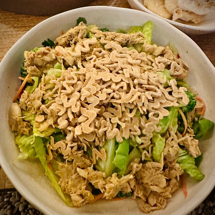 photo of Alchemy Uluwatu Asian ‘chicken’ salad shared by @randall on  22 Jun 2023 - review