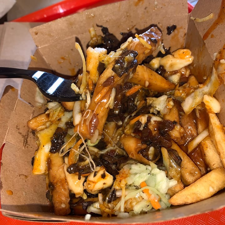 photo of Meltwich Food Co. Vegan Mushroom Madness Poutine shared by @tiascaz on  03 Jan 2023 - review