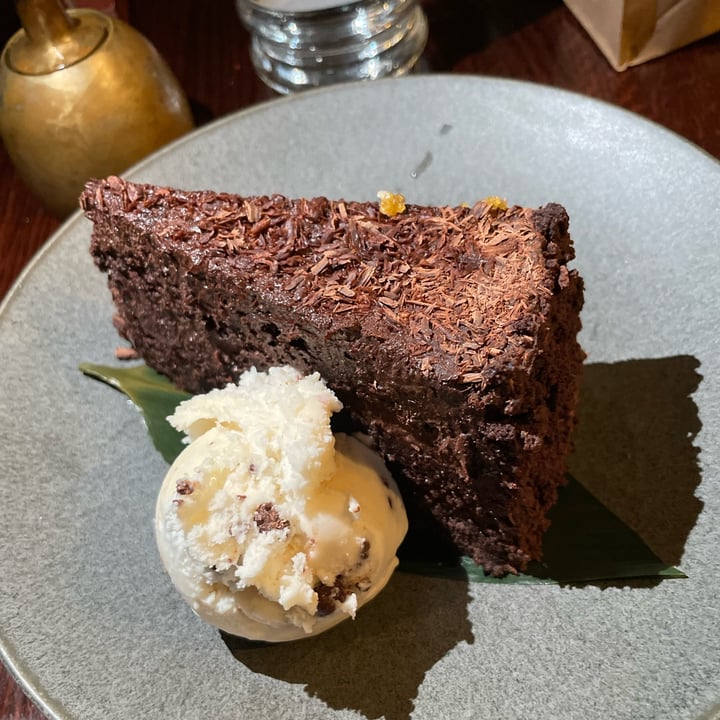 photo of Franchia Vegan Cafe Chocolate Fudge Cake with Vanilla almond Ice cream shared by @plantnats on  28 Apr 2023 - review
