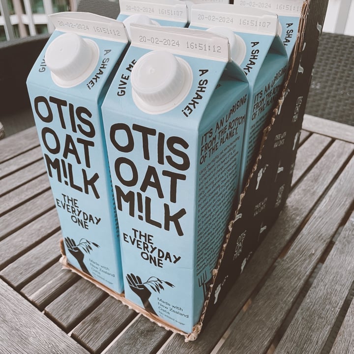 photo of Otis Oat Milk Oat M!lk (The Everyday One) shared by @devinageee on  11 Jul 2023 - review