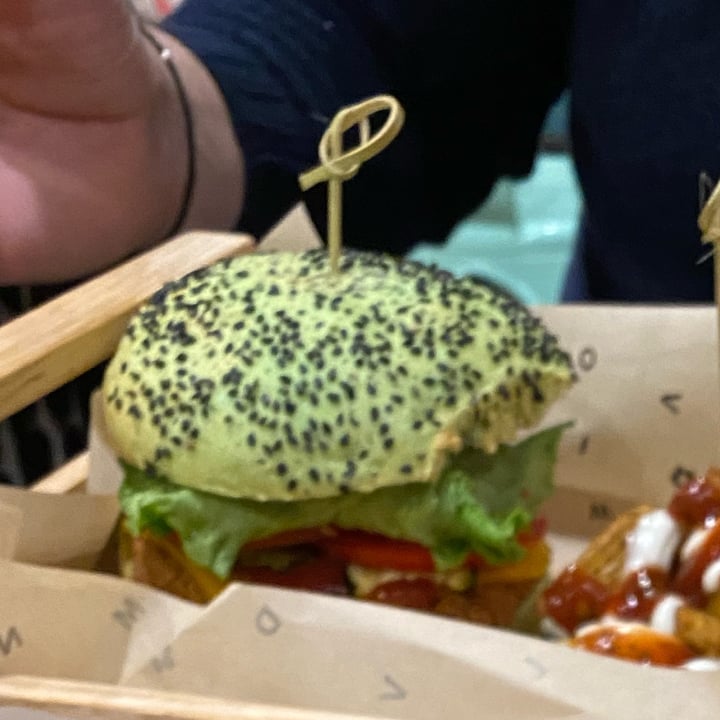 photo of Flower Burger Jungle burger shared by @lariss1981 on  03 Feb 2023 - review