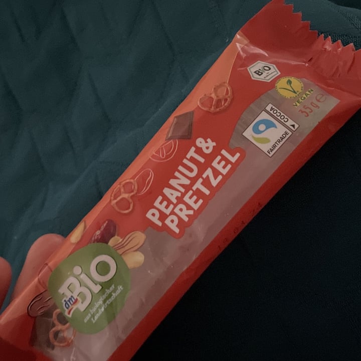 photo of bio dm peanut & pretzel bar shared by @clalopre on  11 May 2023 - review
