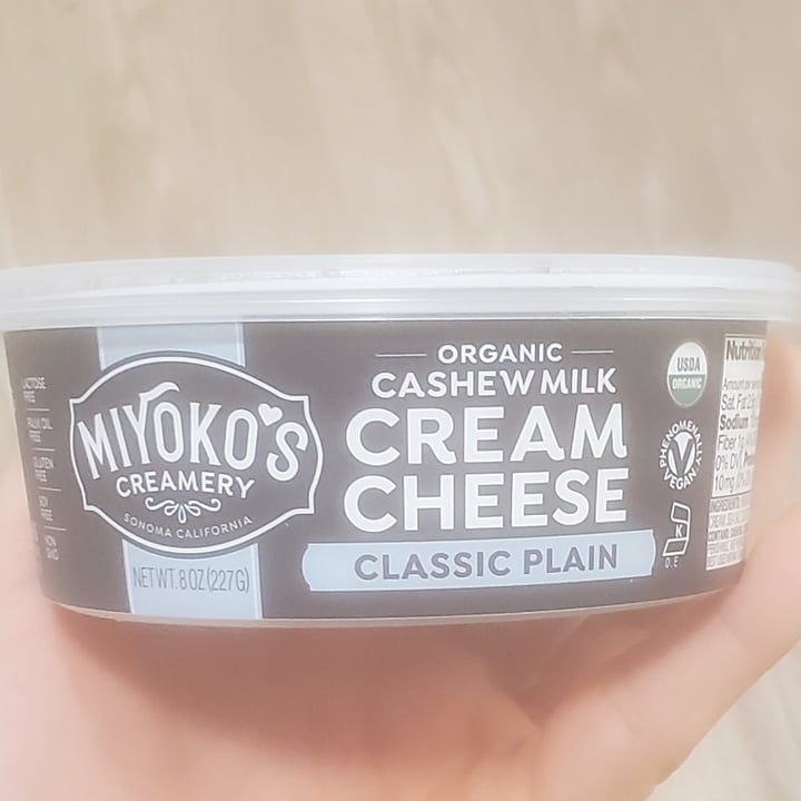 photo of Miyoko's Creamery Organic Cashew Milk Cream Cheese Classic Plain shared by @brtjohns on  14 Jan 2023 - review