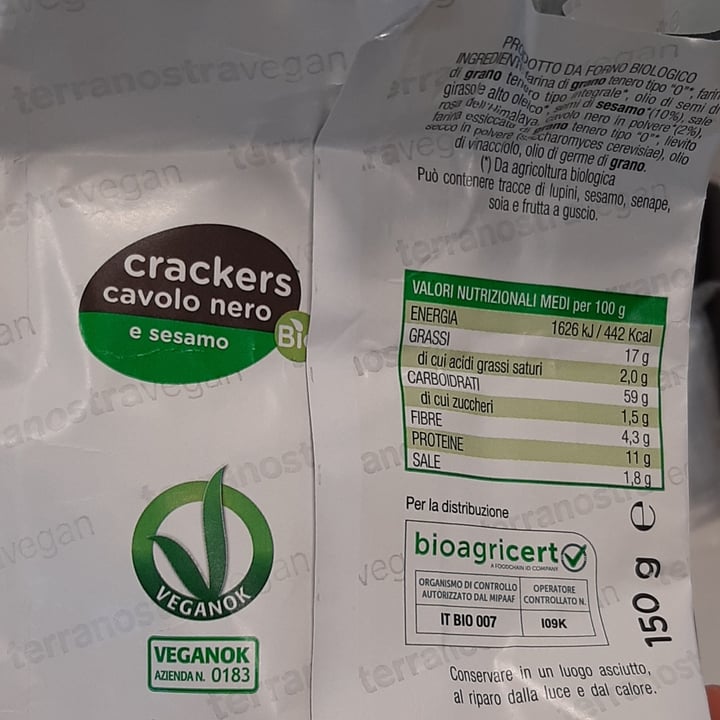 photo of Fatti per Bene Crackers Cavolo Nero E Sesamo shared by @irenebertiveg96 on  15 Feb 2023 - review