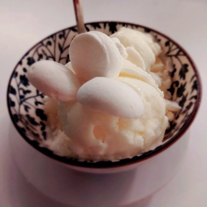 photo of HIROMI CAKE - Pasticceria giapponese Gelato Allo Yuzu E Meringa Vegana shared by @disgustednoise on  21 May 2023 - review