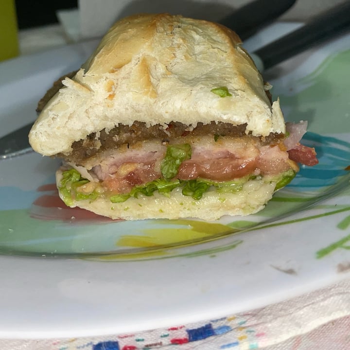 photo of Futuro Veggie Sandwich de milanesa de seitan completo shared by @seleneluna on  19 Jul 2023 - review