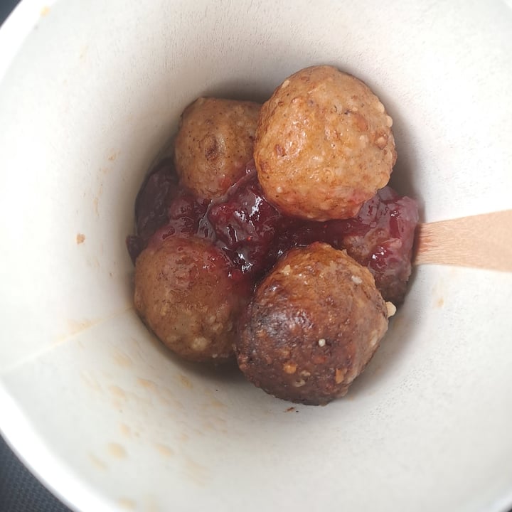 photo of IKEA Bologna vegan meatballs shared by @acilegna on  07 Aug 2023 - review