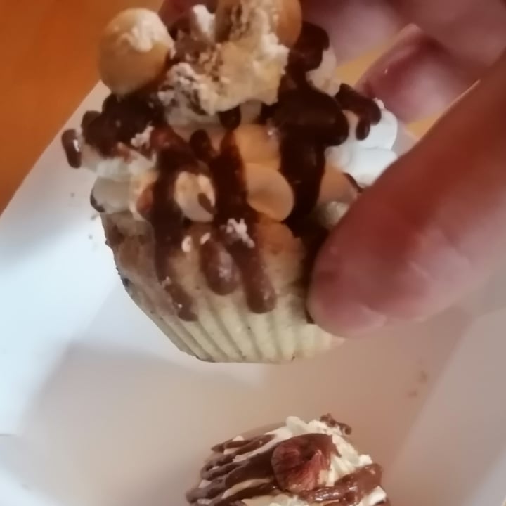 photo of Black Sheep Raw Cupcake shared by @moth on  07 May 2023 - review