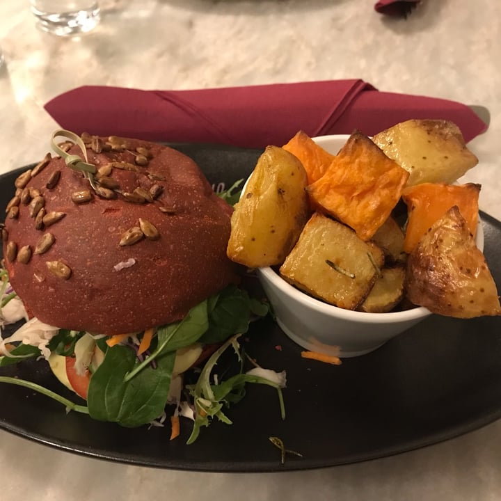 photo of Botanica Lab Cucina Spinach Burger shared by @nics88 on  16 Dec 2022 - review