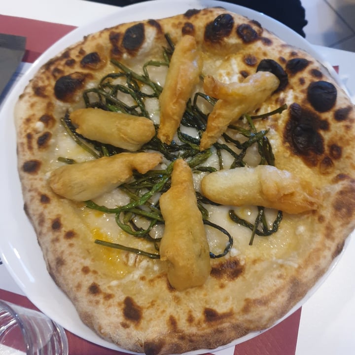 photo of Il Gallo d'oro - Quartu Sant'Elena pizza con asparagi shared by @aurortyc on  26 Mar 2023 - review