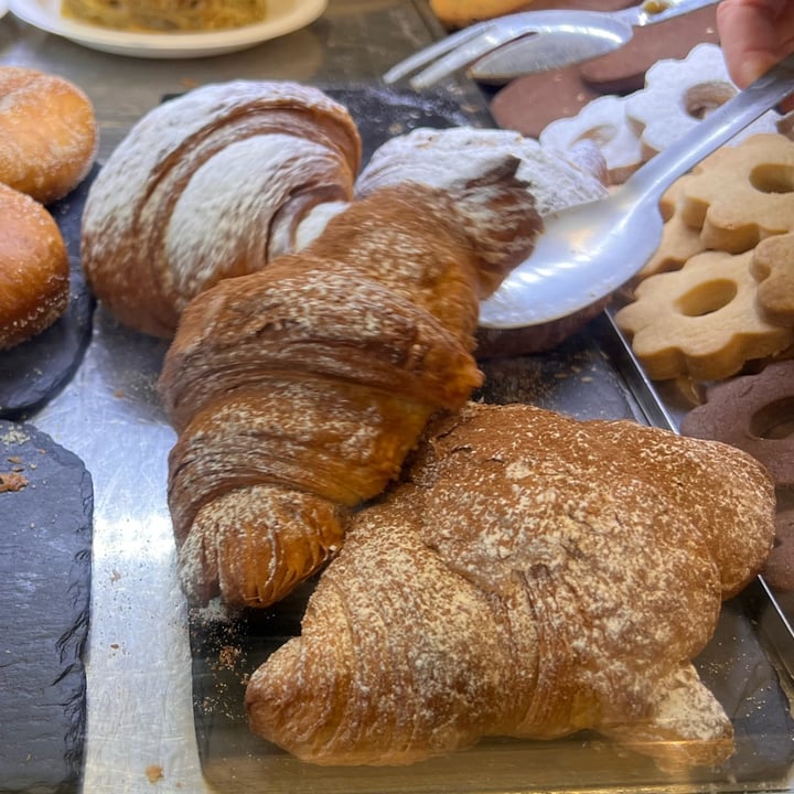 photo of Wani - Vegan Bakery Biscuits and croissants shared by @cherry612 on  06 Feb 2023 - review