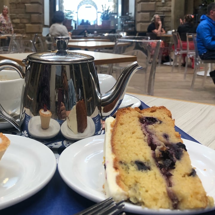 photo of Chatsworth House Blueberry E Lemon Cake Vegan shared by @soniapesa on  08 Aug 2023 - review