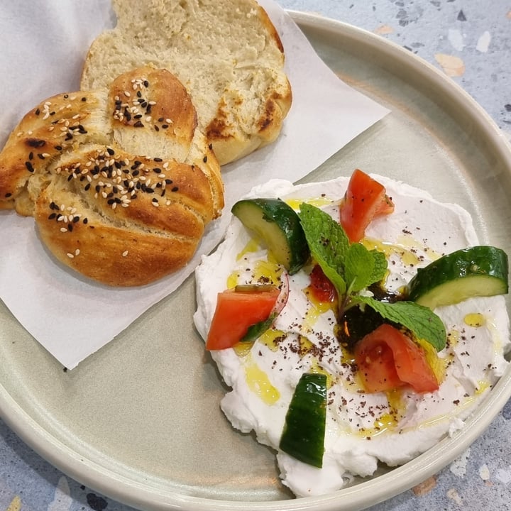 photo of Khamsa Cafe labneh bagel shared by @lazyvegan29 on  07 May 2023 - review