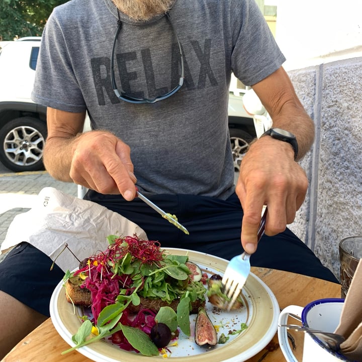 photo of Mama Carmen’s Coffee & Bakery Sourdough Toast with Smashed Avocado shared by @rebeccaevelewis on  12 Aug 2023 - review