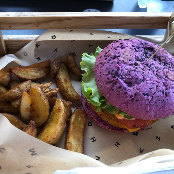 photo of Flower Burger Cherry Bomb shared by @aaaagaaataaaa on  13 Aug 2023 - review