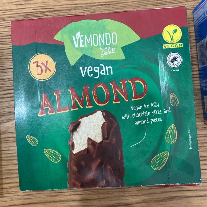 photo of Vemondo gelato almond shared by @laraaleo on  26 Jan 2023 - review