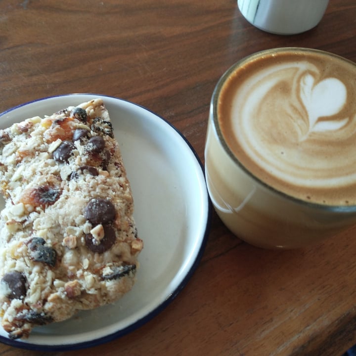 photo of Decade Vegan Oat Bar shared by @6onnie on  06 Mar 2023 - review