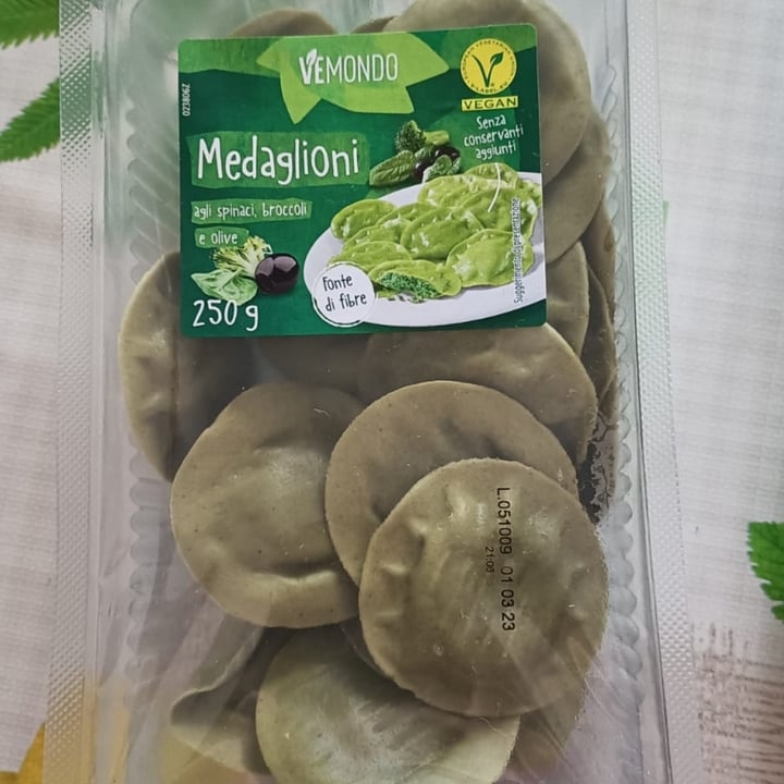 photo of Vemondo medaglioni Spinaci, Broccoli E Olive shared by @dippy on  14 Feb 2023 - review