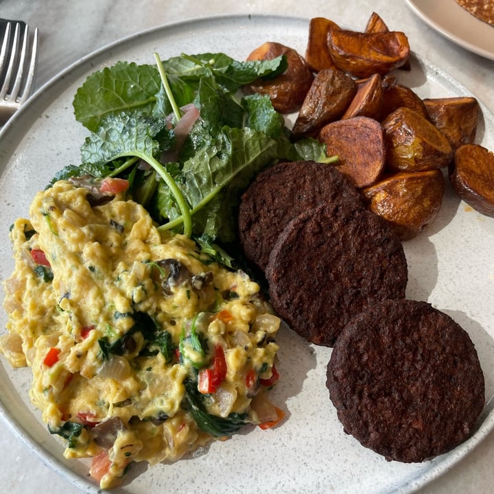 photo of Quail + Crane Vegan Scrambled JUST eggs shared by @gaylenerva on  26 Apr 2023 - review