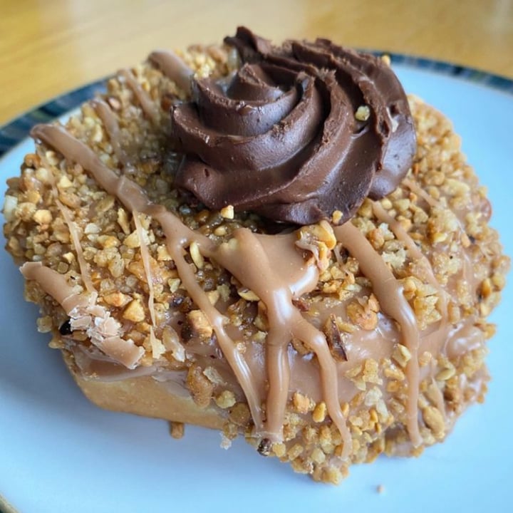 photo of Considerit Chocolate and Hazelnut Doughnut shared by @cheapsoybean on  12 Aug 2023 - review
