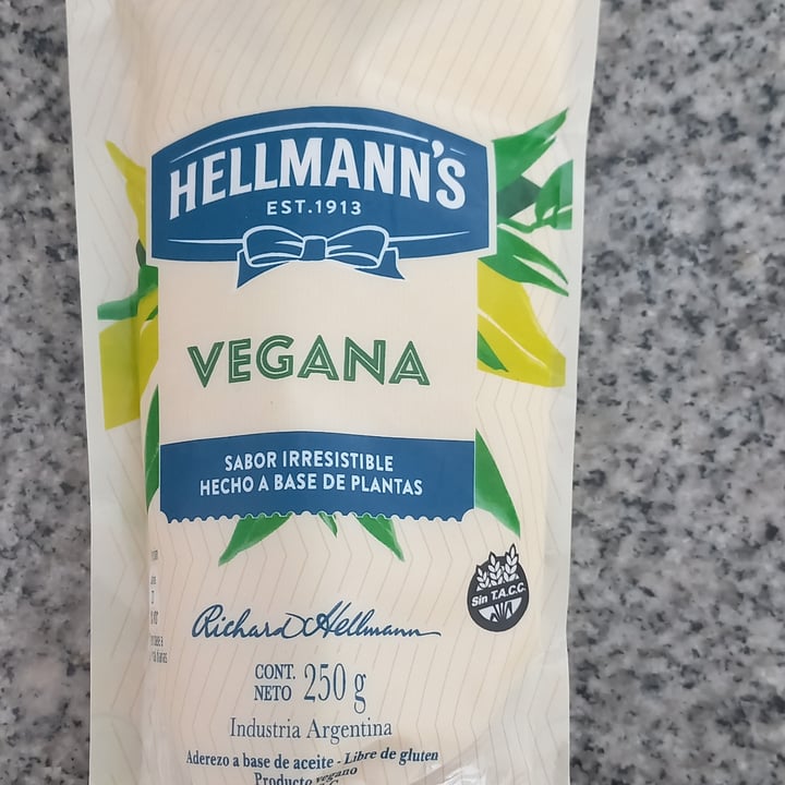 photo of Hellmann’s Mayonesa Vegan shared by @jessvaldez on  18 Dec 2022 - review