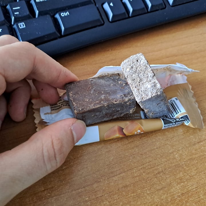 photo of White seeds Vegan Protein Bar Caramel And Dark Chocolate shared by @kristhesfiguz on  04 Aug 2023 - review