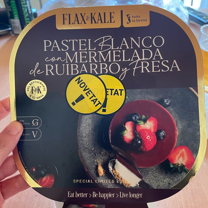 photo of Flax & Kale Pastel blanco con mermelada de ruibarbo y fresa shared by @veronicx on  19 Mar 2023 - review