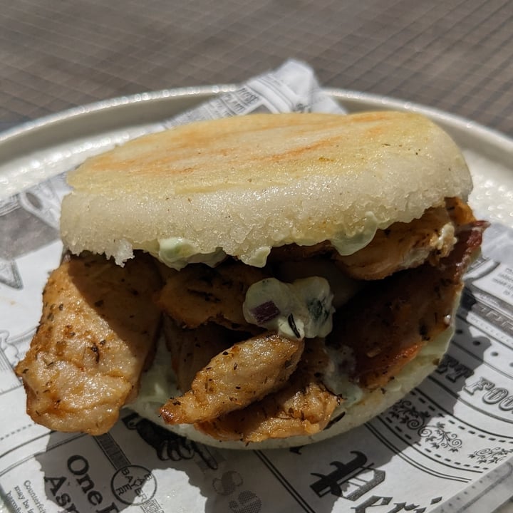 photo of Rukula vegan food Arepa De "Pollo" shared by @benzole on  03 May 2023 - review