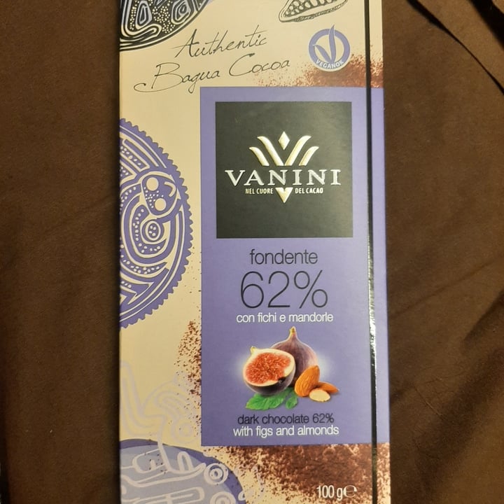 photo of Vanini Cioccolato fondente 62% con fichi e mandorle shared by @stelamenta on  05 Jun 2023 - review