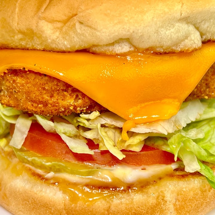 photo of No Clucks No Clucks Deluxe Chick'n Sandwich (vegan version) shared by @pdxveg on  24 Mar 2023 - review