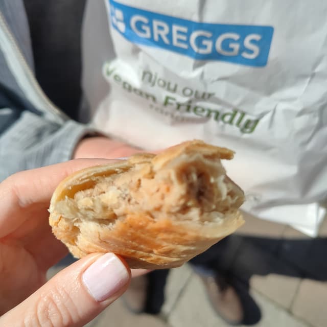 Greggs 77 Northbrook St, Newbury RG14 1AE, UK vegan sausage roll Review ...