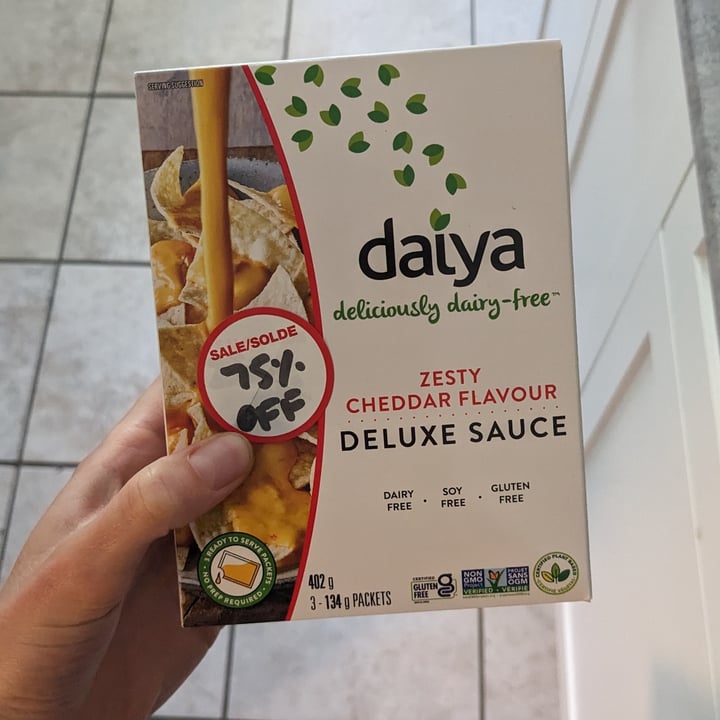 photo of Daiya Zesty Cheddar Style Deluxe Cheeeze Sauce shared by @jandrews on  05 Jul 2023 - review